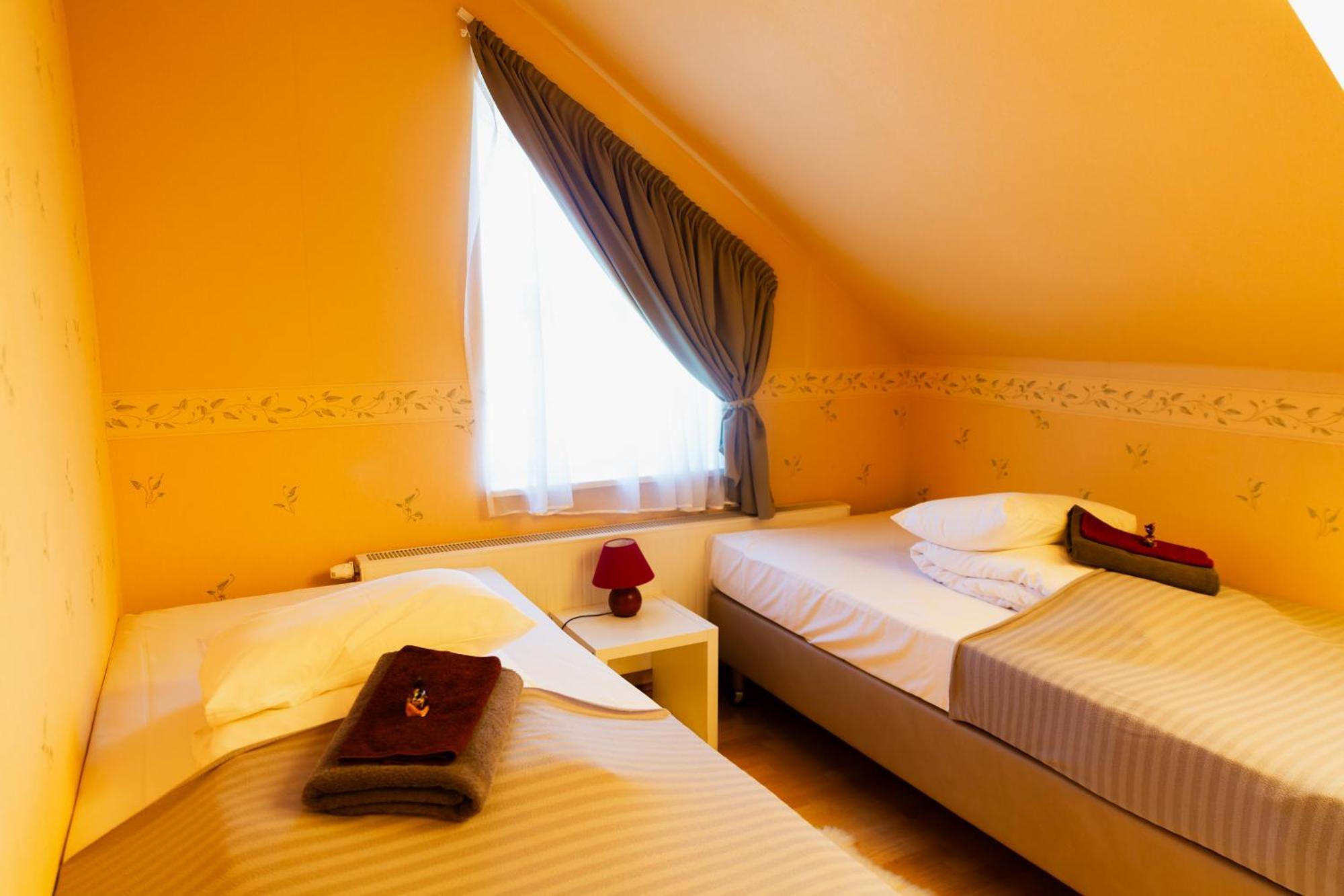 Konrad Family Guesthouse Kuressaare Bagian luar foto